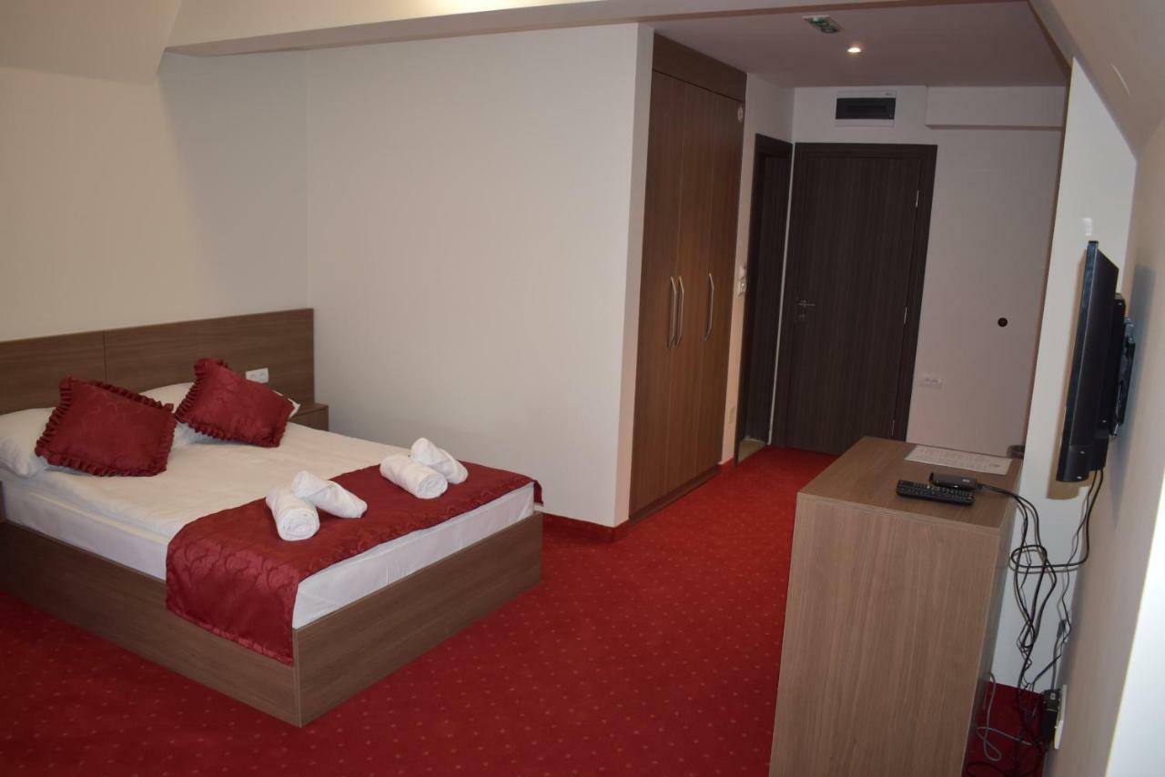 Hotel Zlatni Bor Sokolac  Kültér fotó