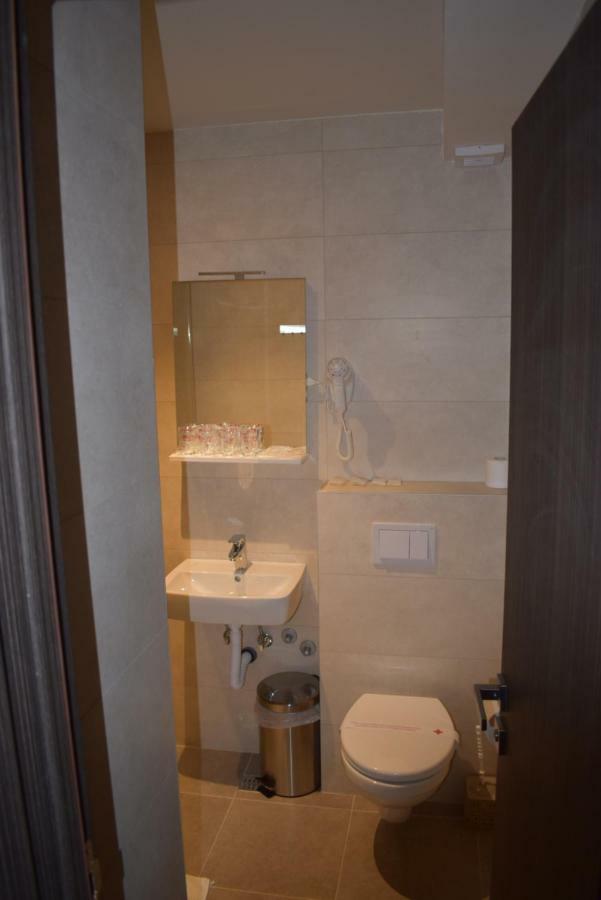 Hotel Zlatni Bor Sokolac  Kültér fotó