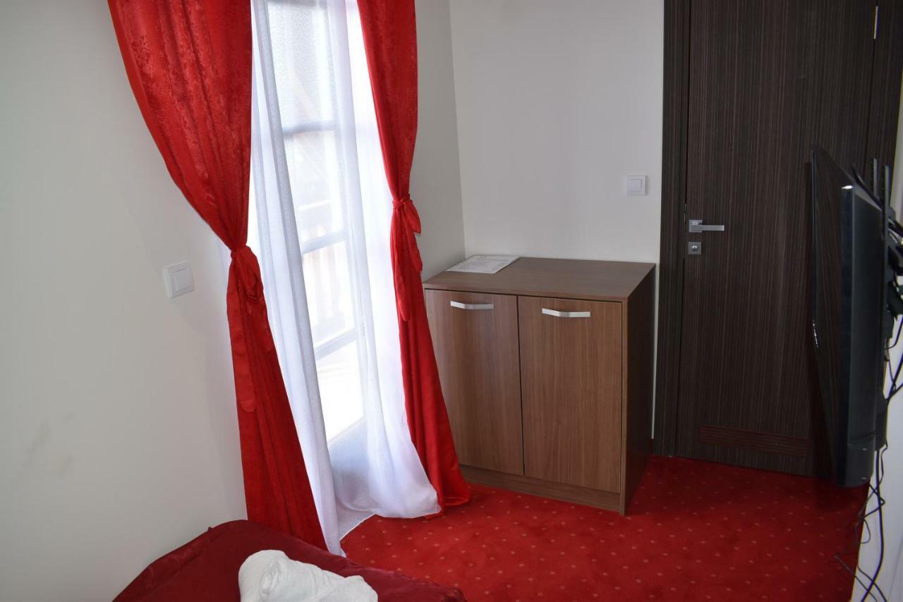 Hotel Zlatni Bor Sokolac  Kültér fotó