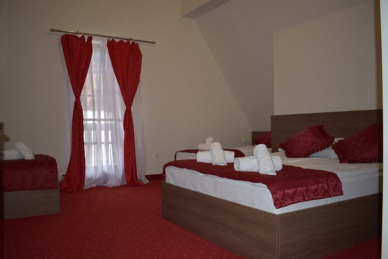 Hotel Zlatni Bor Sokolac  Kültér fotó