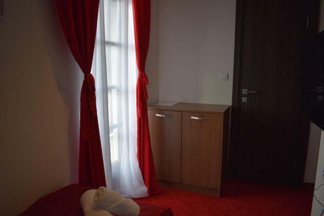 Hotel Zlatni Bor Sokolac  Kültér fotó