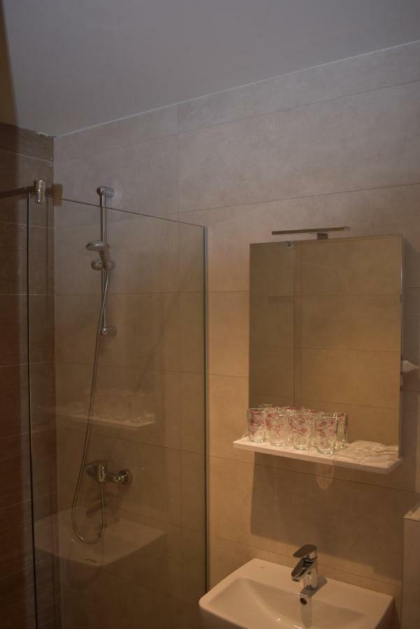 Hotel Zlatni Bor Sokolac  Kültér fotó