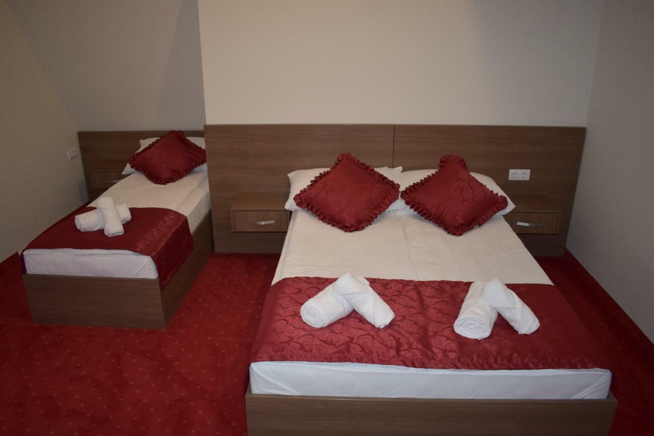 Hotel Zlatni Bor Sokolac  Kültér fotó