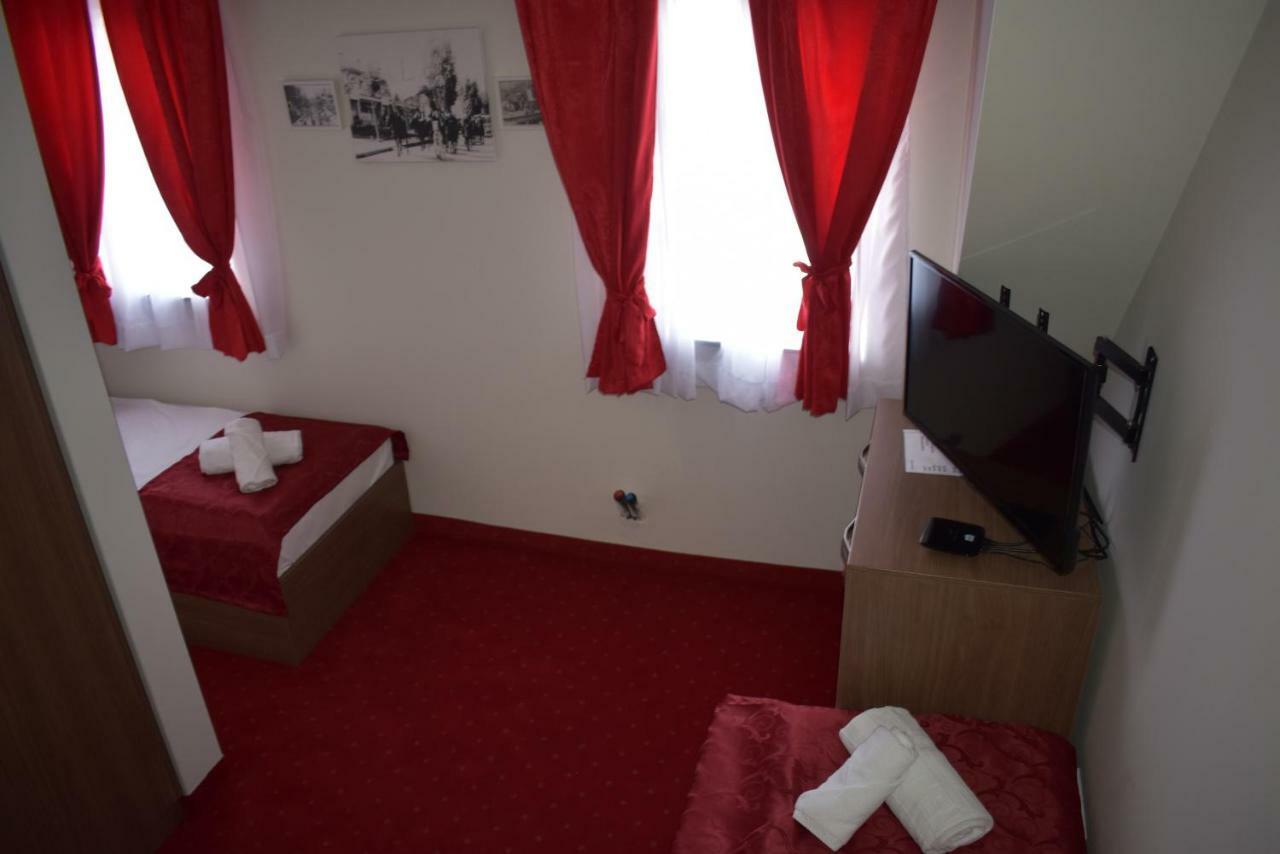 Hotel Zlatni Bor Sokolac  Kültér fotó