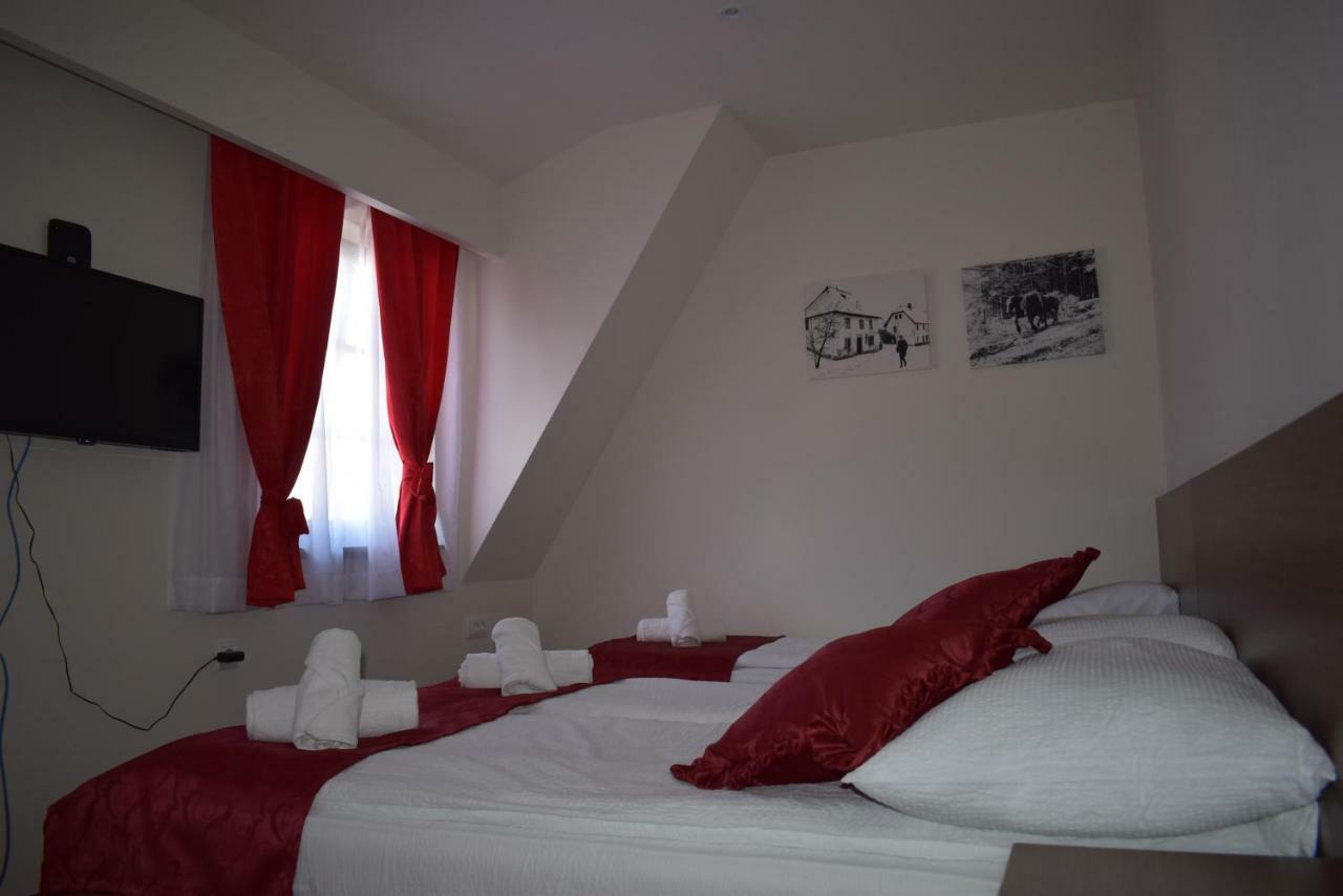 Hotel Zlatni Bor Sokolac  Kültér fotó