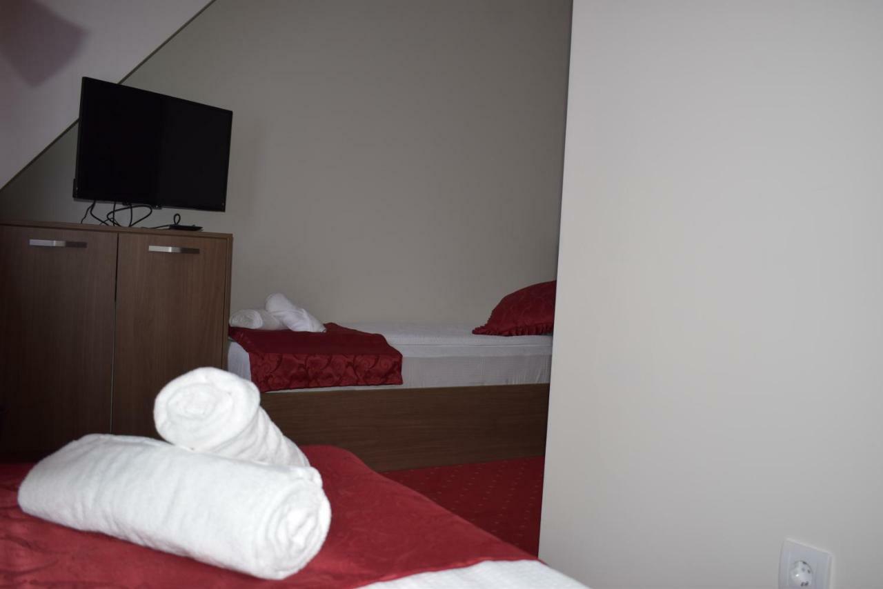 Hotel Zlatni Bor Sokolac  Kültér fotó
