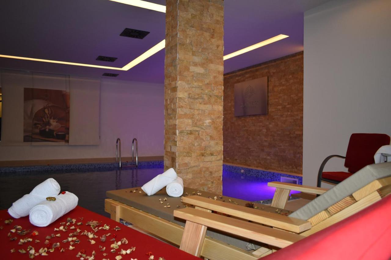 Hotel Zlatni Bor Sokolac  Kültér fotó